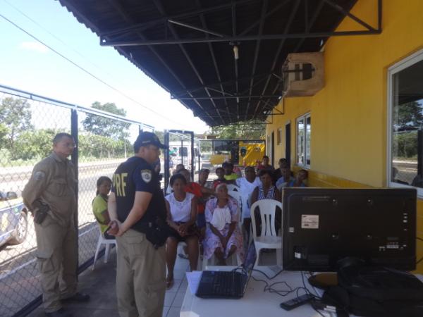 PRF realiza Cinema Rodoviário em Floriano para instruir motoristas.(Imagem:FlorianoNews)
