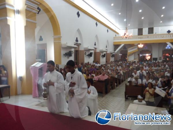 Diocese de Floriano inicia cerim&ocirc;nia de abertura da Porta Santa.(Imagem:FlorianoNews)