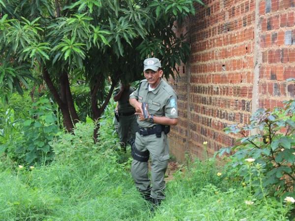 Pol&iacute;cia descobre passagem estrat&eacute;gica utilizada por criminosos na Zona Sul de Teresina.(Imagem:Gil Oliveira/G1)