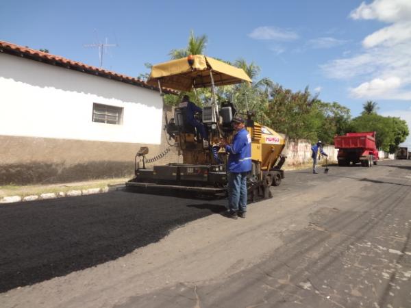 Iniciada pavimenta&ccedil;&atilde;o asf&aacute;ltica na Rua Sete de Setembro.(Imagem:FlorianoNews)