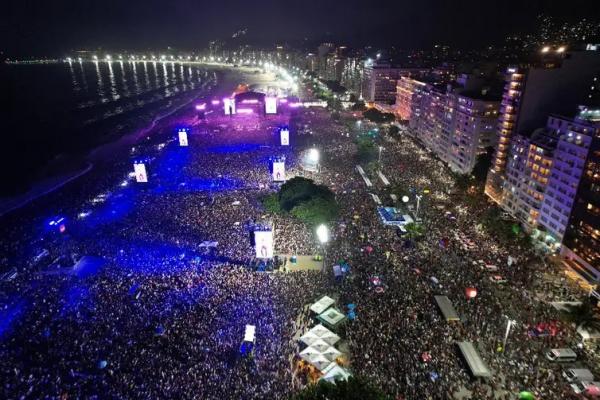 Madonna levou multid&atilde;o ao del&iacute;rio em megashow na praia de Copacabana em 4 de maio de 2024.(Imagem:Fabio Motta/Prefeitura do Rio)