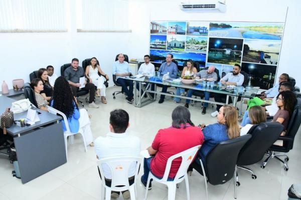 Prefeitura de Floriano oficializa separa&ccedil;&atilde;o e empossa novos secret&aacute;rios de Cultura e de Esporte e Lazer(Imagem:Secom)