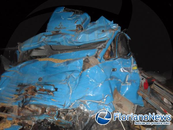 Acidente com dois caminhões resulta em três mortos e dois feridos na PI 140.(Imagem:FlorianoNews)