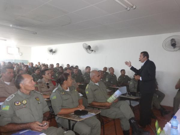 Coronel Sá Júnior ministrou palestra sobre Comunicação Social no 3º BPM de Floriano