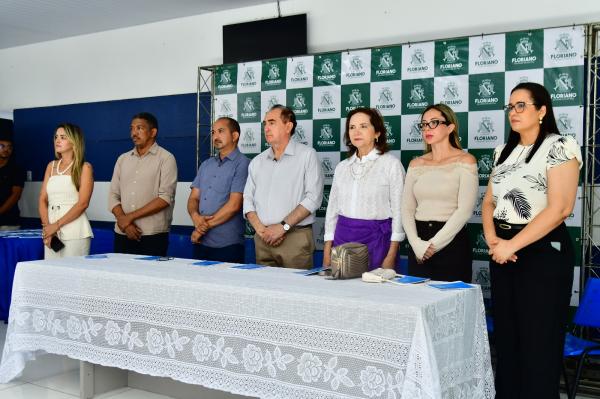 Vereadores marcam presença em entrega de reformas pelos 129 anos de Floriano.(Imagem:CMF)