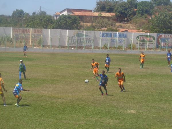 Olheiro do Bahia faz avaliação de jovens atletas florianenses