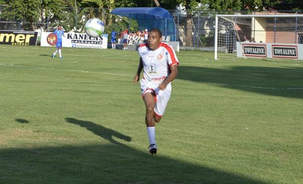 Mica sente dores no peito e infarta ap&oacute;s cobrar lateral em jogo com amigos na Bahia.(Imagem:Clemilton Silva)