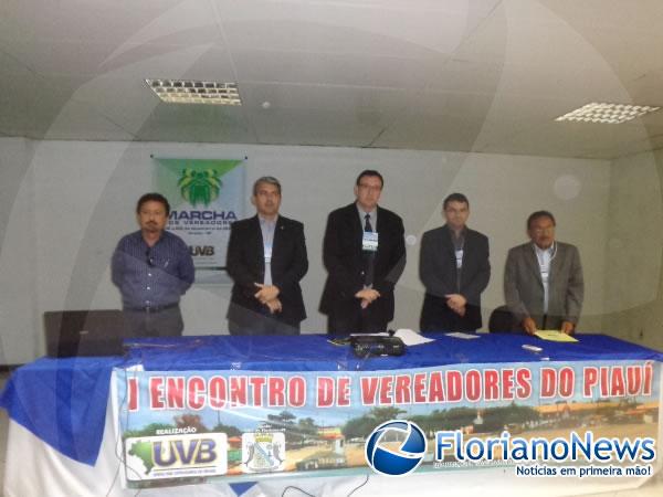 Mesa de honra. (Imagem:FlorianoNews)