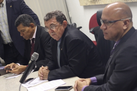 Deputados e secretário debatem reivindicações de servidores da Adapi