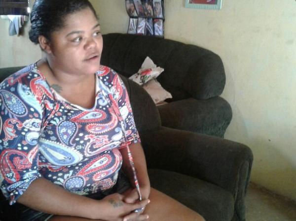 Cabeleireira Gilvaneide Neres contou como encontrou amiga, em Oeiras, no Piau&iacute;.(Imagem:Patr&iacute;cia Andrade/G1)