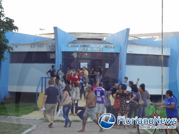 Professores decidem voltar &agrave;s aulas ter&ccedil;a-feira (24).(Imagem:FlorianoNews)