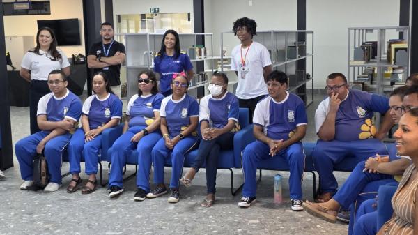 Biblioteca do Sesc Floriano recebe alunos da APAE em atividade de leitura e inclusão