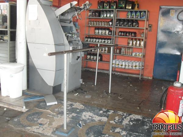 Bandidos exlodem caixa eletrônico do 'BB' na zona Sul de Teresina