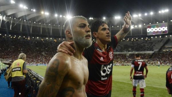 Pedro e Gabigol comemoram o segundo gol do Flamengo na vit&oacute;ria em cima do Boavista.(Imagem:Andr&eacute; Dur&atilde;o/GloboEsporte.com)