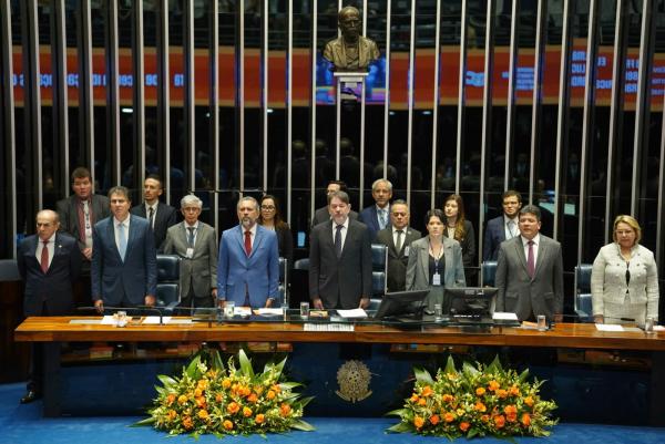 Rafael Fonteles recebe comenda do Senado por avan&ccedil;o do Piau&iacute; na alfabetiza&ccedil;&atilde;o na idade certa.(Imagem:Geraldo Magela / Agencia Senado)