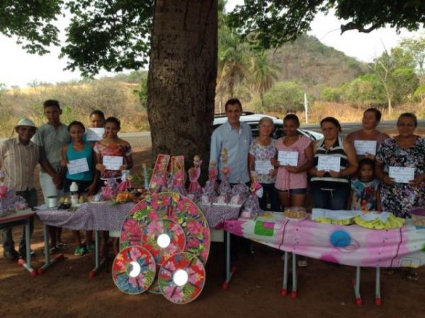 Prefeito participa do encerramento do curso de artesanato na comunidade Buqueirão