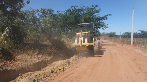 Estradas vicinais est&atilde;o sendo recuperadas na zona rural de Floriano.(Imagem:FlorianoNews)