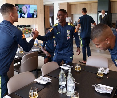 Sem Everton e Renato Augusto, seleção se apresenta a Tite em Londres