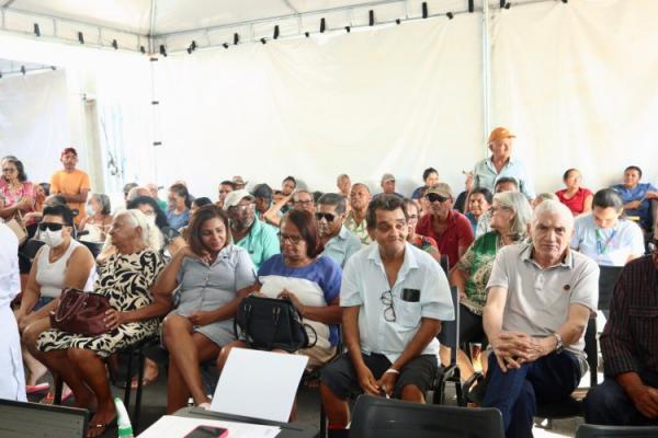 Gestores da região visitam serviços da Carreta da Oftalmologia em Floriano.(Imagem:Secom)