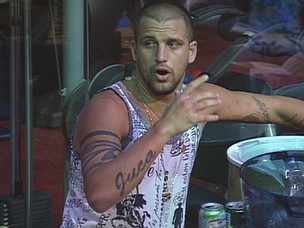 Show do 'Aviões do Forró' e briga entre Diogo e Maria marcam a noite