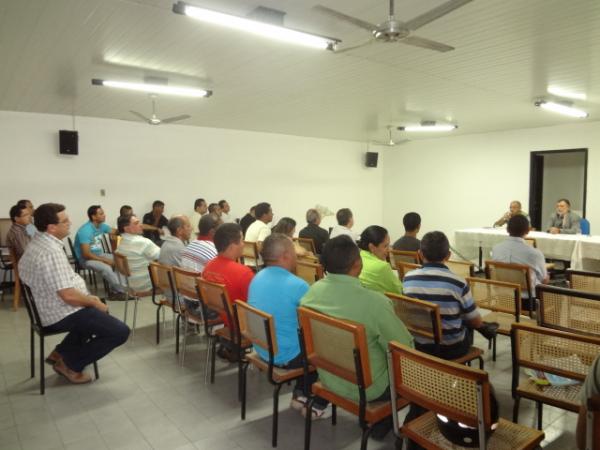 Reuni&atilde;o sobre propaganda eleitoral &eacute; realizada no F&oacute;rum.(Imagem:FlorianoNews)