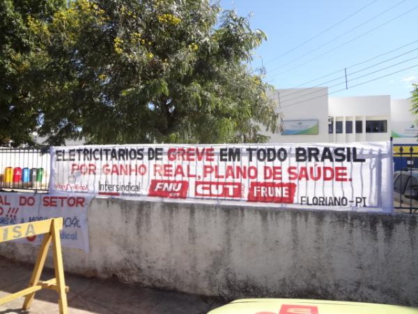 Funcionários da Eletrobras entram em greve por tempo indeterminado em Floriano