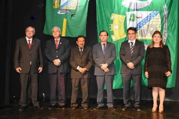 Autoridades recebem medalhas do Mérito