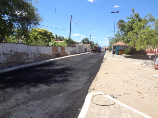 Prefeitura realiza obras de pavimenta&ccedil;&atilde;o asf&aacute;ltica em Bar&atilde;o de Graja&uacute;.(Imagem:FlorianoNews)