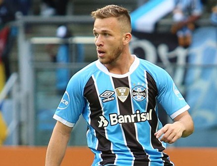 Grêmio já prepara Matheus Henrique como herdeiro de Arthur e jovens
