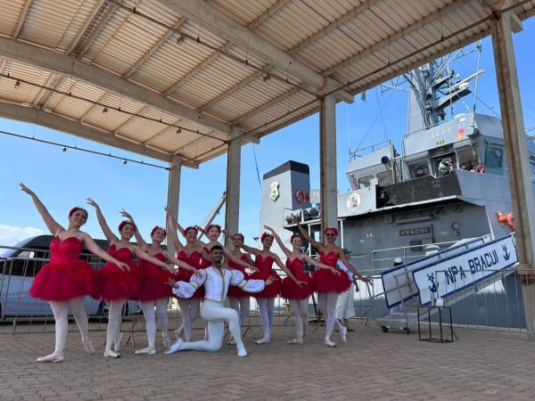 Alunos de ballet cl&aacute;ssico(Imagem:Divulga&ccedil;&atilde;o)