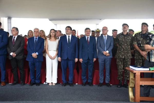  Ministro do Desenvolvimento e Assist&ecirc;ncia Social, Wellington Dias, e o governador Rafael Fonteles durante solenidade aos 200 anos da Batalha do Jenipapo.(Imagem: Divulga&ccedil;&atilde;o/Ascom )