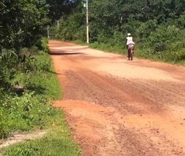 Bandidos fazem 25 pessoas reféns durante assalto na zona Rural