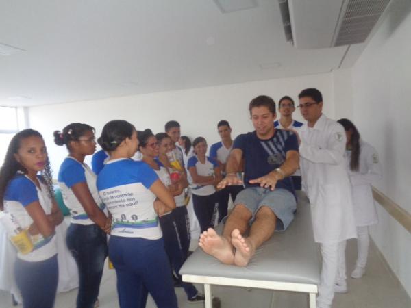 FAESF realiza Feira das Profissões para estudantes em Floriano