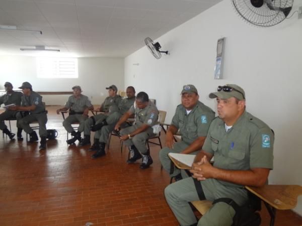 Policiais do 3&ordm; BPM participam de treinamento com novas armas.(Imagem:FlorianoNews)