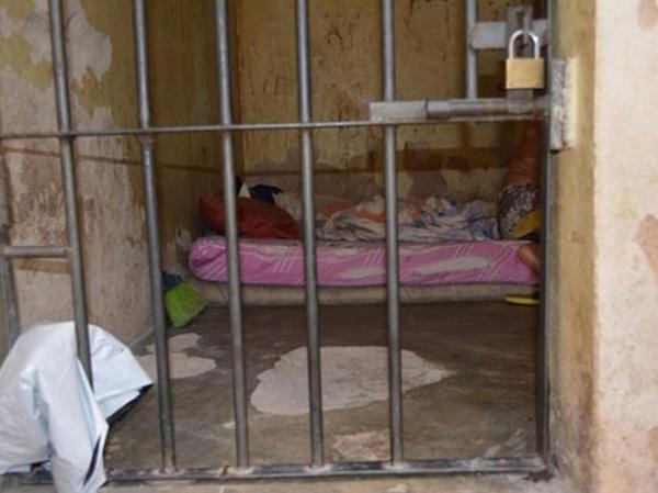 Presos rendem agente com faca e fogem de delegacia no Sul do Piauí