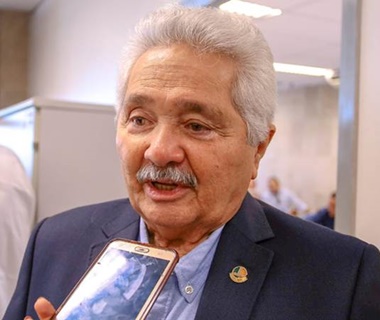 Elmano fala de pressão para tirar assinatura da CPI da Lava Jato
