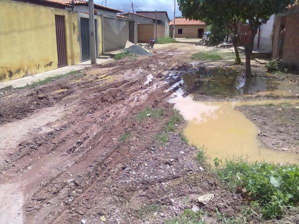 Morador indignado denuncia situação precária de ruas no bairro Princesa do Sul.(Imagem:Robson Pires Borges)