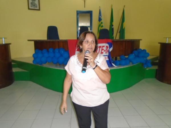 Professora L&eacute;a Almeida(Imagem:FlorianoNews)