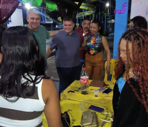 Deputado Fábio Xavier participa do carnaval de Floriano ao lado do líder político Maurício Bezerra.(Imagem:Divulgação)