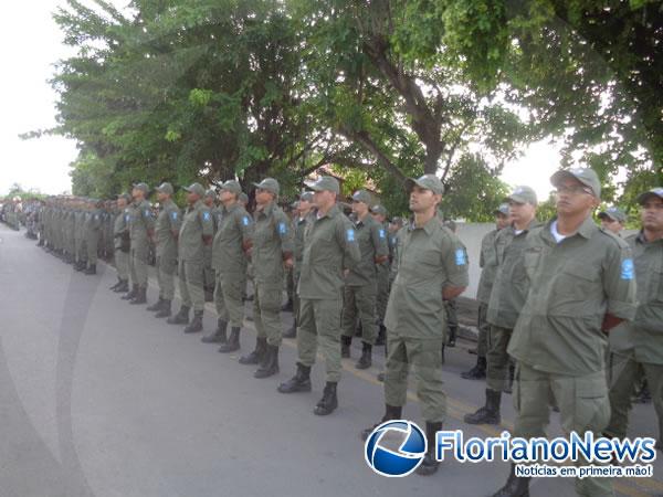 3&ordm; BPM realiza solenidade de entrega de uniformes dos alunos do CFSd 2015.(Imagem:FlorianoNews)