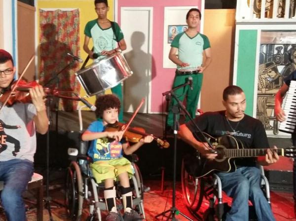 Banda musical reúne pessoas com down, cadeirantes e autistas no Piauí