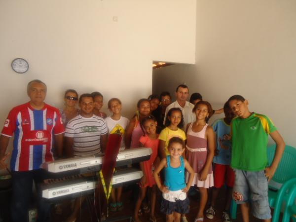 Ensaio com os calouros na sede dos Meninos de Bar&atilde;o.(Imagem:FlorianoNews)