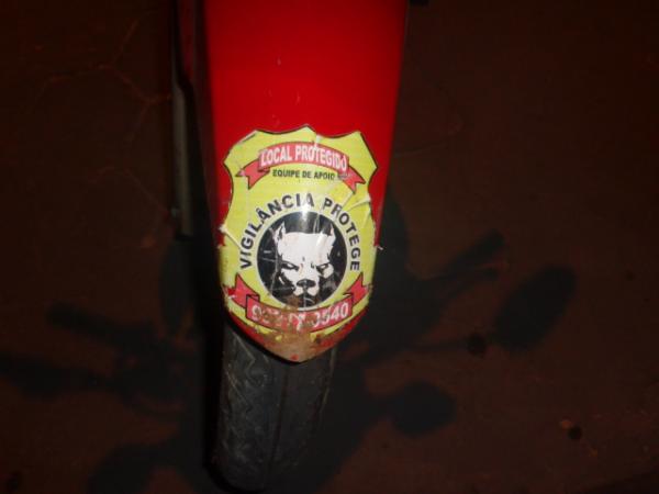 Bras&atilde;o da empresa de vigil&acirc;ncia que vitima trabalhava.(Imagem:FlorianoNews)