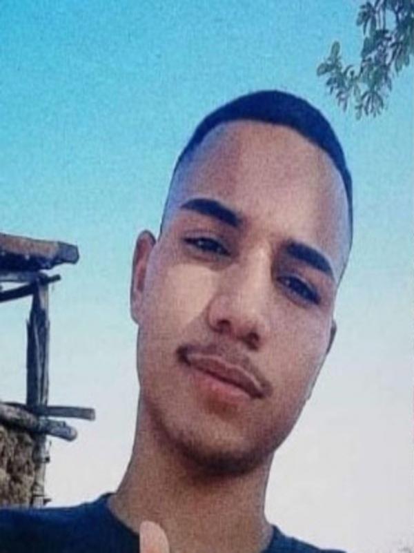 Jovem é executado com tiros na cabeça na frente da namorada em Teresina