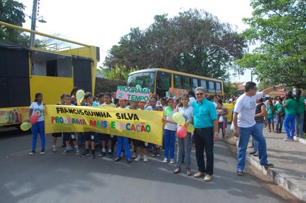 Floriano comemora 4 anos do Programa Mais Educação