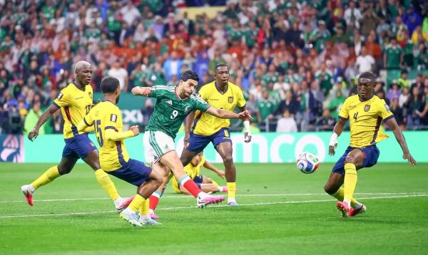 México bate Equador e avança às oitavas de final da Copa