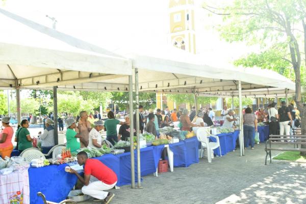 Em sua VI edi&ccedil;&atilde;o, Feira da Agricultura Familiar integra atividades de anivers&aacute;rio de Floriano(Imagem:CMF)