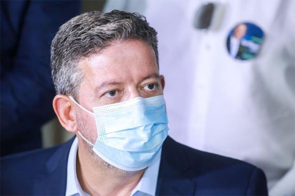 Texto-base da PEC que viabiliza Auxílio Brasil de R$ 400 é aprovado em primeiro turno na Câmara