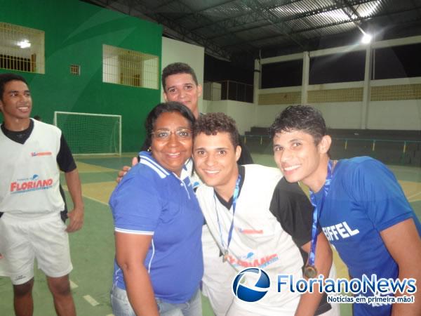 Tarde esportiva &eacute; realizada com alunos do col&eacute;gio Estadual.(Imagem:FlorianoNews)