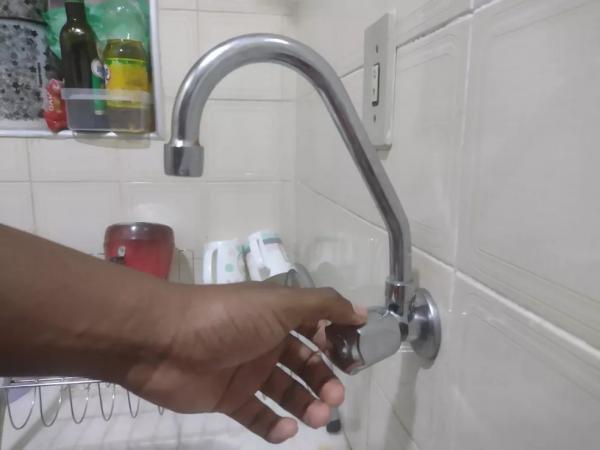 Além disso, informou que disponibilizará carros pipa para casos emergenciais, incluindo hospitais e postos de saúde. Em caso de dúvidas, a população pode acionar o(Imagem:Reprodução)